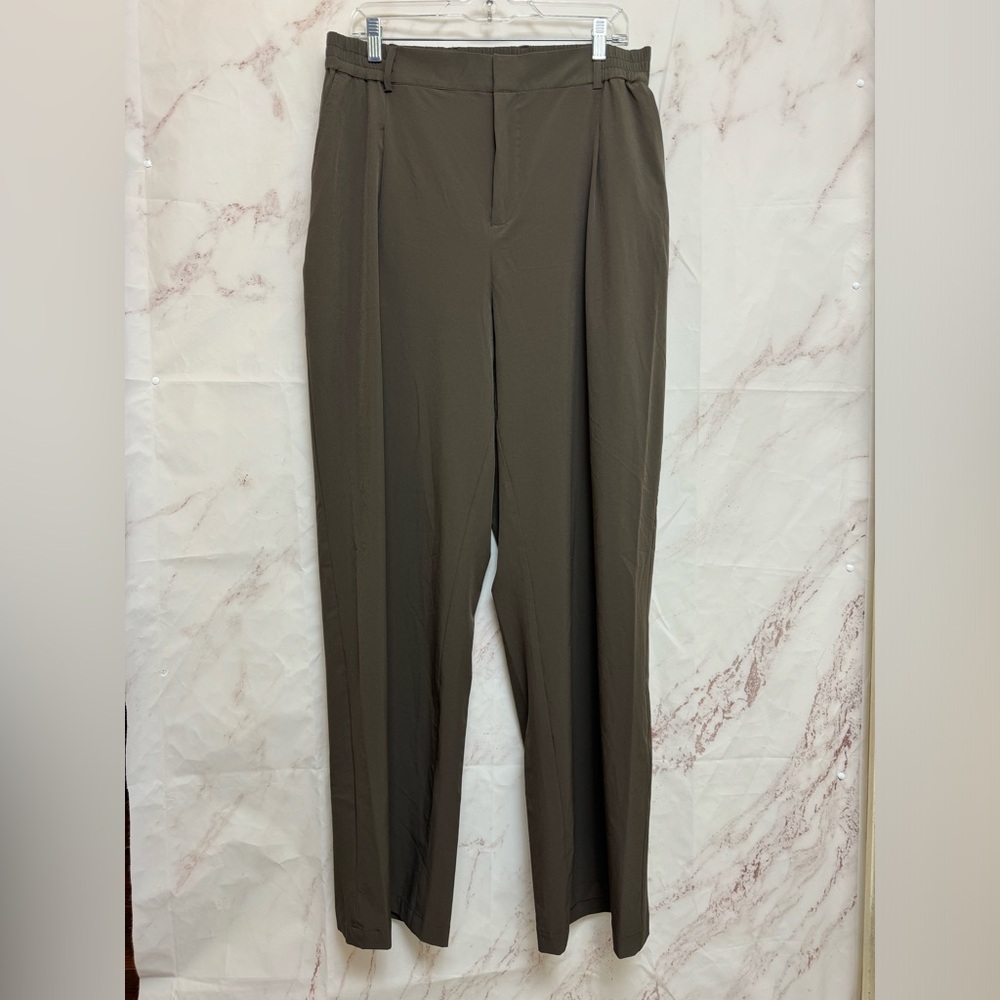 Alo Women's High-Waist Pursuit Trouser - J21